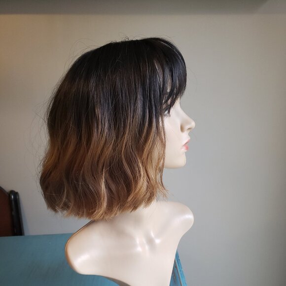 Two-Tone Bob Wig (Modified) - Picture 4 of 7